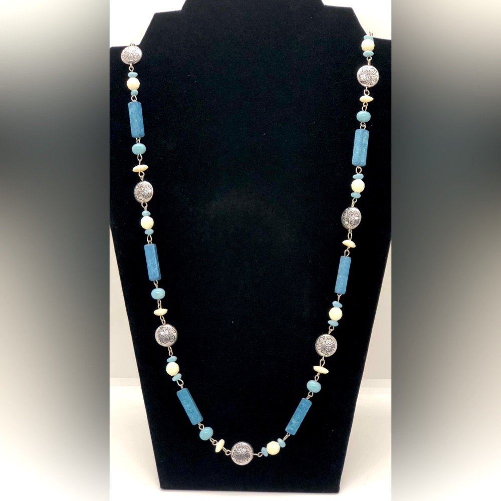 Necklace blue and white